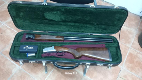 Escopeta monogatillo selector, expulsora, cañones de 71cm, es la versión Sporting, lleva 5 polichok , 02