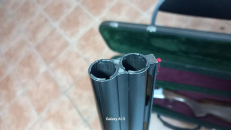 Escopeta monogatillo selector, expulsora, cañones de 71cm, es la versión Sporting, lleva 5 polichok , 11