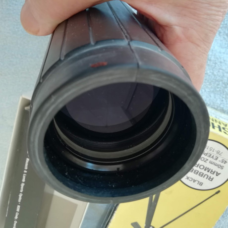 VENDO telescopio BUSHNELL de 50 mm, con ocular zoom a 45º.
Cuerpo con blindaje de goma.
Excelente estado. 10