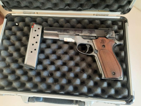 Un amigo me pide que le anuncie esta pistola.

 Pistola SMITH WESSON 952 Calibre 9 Para .

Está en la 00