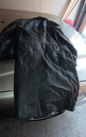 Vendo chaqueton alemán segunda guerra mundial, necesita restauración en algunas partes tiene, moho, más 30