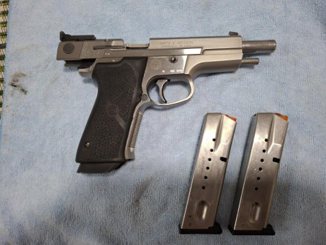 S&w TARGUET CHAMPION
Que decir de esta pistola
Toda de acero dos cargadores
Pistola que vale tanto 00