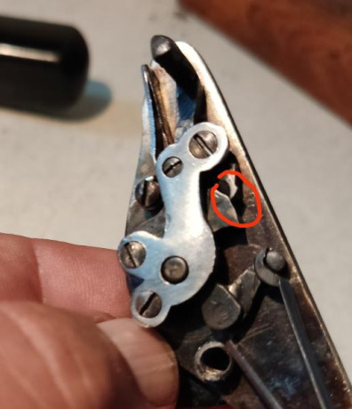 hola, alguien tiene una fotografia de la llave de la pistola galan de arsa por su parte interior , donde 72