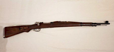  Rifle de palanca Henry 1860 
 Calibre 44/40.
Fabricante Uberti.
Madera y acero en perfectas condiciones. 00