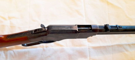  Rifle de palanca Henry 1860 
 Calibre 44/40.
Fabricante Uberti.
Madera y acero en perfectas condiciones. 11