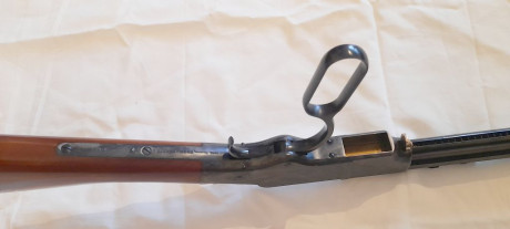  Rifle de palanca Henry 1860 
 Calibre 44/40.
Fabricante Uberti.
Madera y acero en perfectas condiciones. 10