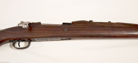  Rifle de palanca Henry 1860 
 Calibre 44/40.
Fabricante Uberti.
Madera y acero en perfectas condiciones. 22