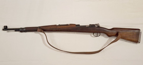  Rifle de palanca Henry 1860 
 Calibre 44/40.
Fabricante Uberti.
Madera y acero en perfectas condiciones. 21