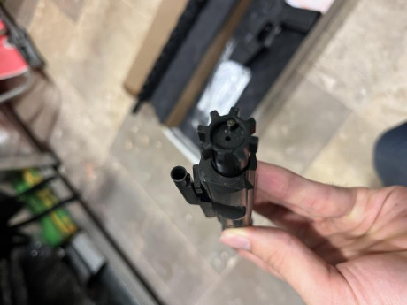 Buenos días,

Pongo en venta mi Radical en .300 BLK, 16’ de cañón, con toma de gases pistol. Tiene unos 01