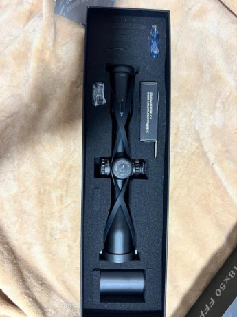 Vector Optics Continental 3-18x50

En perfecto estado comprado el 14 de agosto de este año, se entrega 20