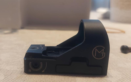 Visor de punto rojo 8 moas lo e tenido montado en mi cz shadow 2 or..lo entrego con la base para dicha 00