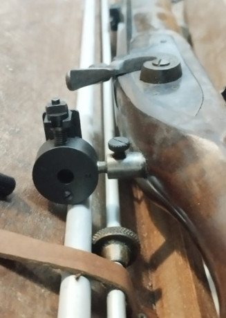 Vendo Carabina HAWKEN cal 50 Marca EX fabricado en España. 
Varios accesorios: 35 maxibalas y turquesa 01