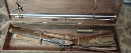 Vendo Carabina HAWKEN cal 50 Marca EX fabricado en España. 
Varios accesorios: 35 maxibalas y turquesa 21