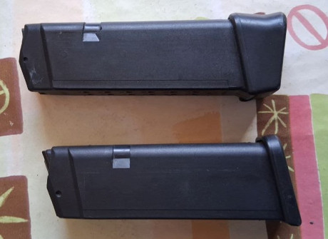 Vendo dos cargadores glock 19 uno con tapa + 2  , 60€ 00