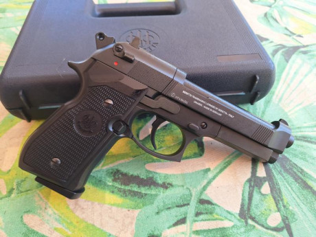 Buenos días compañeros,

Pongo a la venta esta pistola de CO2 Beretta M92 FS del gran fabricante Alemán 02
