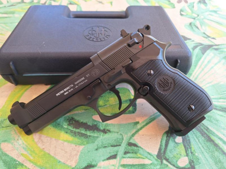 Buenos días compañeros,

Pongo a la venta esta pistola de CO2 Beretta M92 FS del gran fabricante Alemán 01