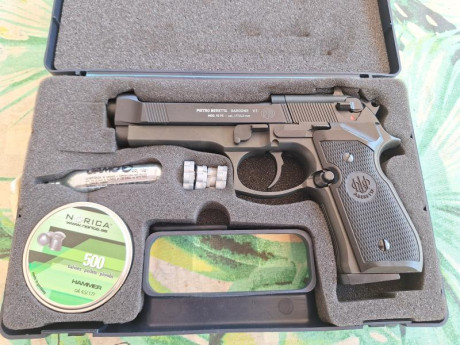 Buenos días compañeros,

Pongo a la venta esta pistola de CO2 Beretta M92 FS del gran fabricante Alemán 00