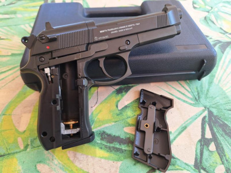Buenos días compañeros,

Pongo a la venta esta pistola de CO2 Beretta M92 FS del gran fabricante Alemán 11