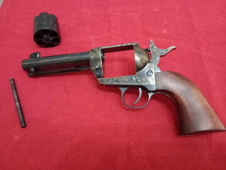 Buenas tardes:Vendo revólver Pietta 1873 45 L.C. de 4 3/4”
 Con sus certificados de Bope y Defensa y guiado 01