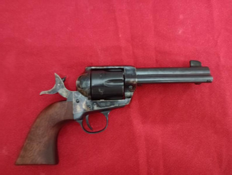 Buenas tardes:Vendo revólver Pietta 1873 45 L.C. de 4 3/4”
 Con sus certificados de Bope y Defensa y guiado 10