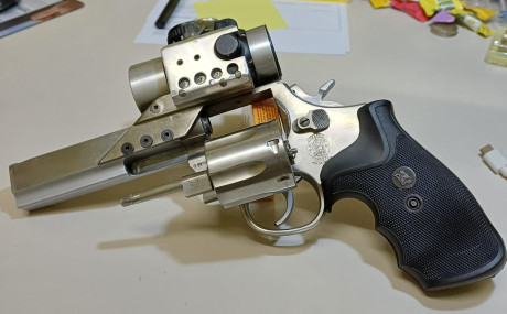  IMG_20251005_180938.jpg Hola Cambio o Vendo revolver S&W mod 686-3 de cuatro pulgadas  con visor 00