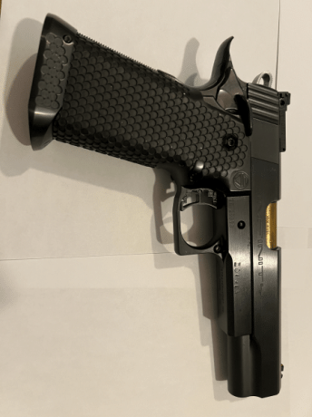 Dejo la actividad de IPSC y por ende, vendo mi pistola Infinity en inox nitrurada negra. Es un arma maravillosa. 01