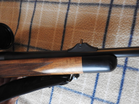 Vendo rifle cerrojo Mauser M03 en calibre 300 WSM con monturas originales Mauser. Precio 1900 €. Regalo 10