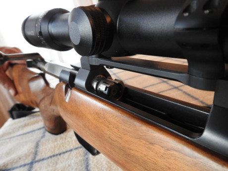 Vendo rifle cerrojo Mauser M03 en calibre 300 WSM con monturas originales Mauser. Precio 1900 €. Regalo 21