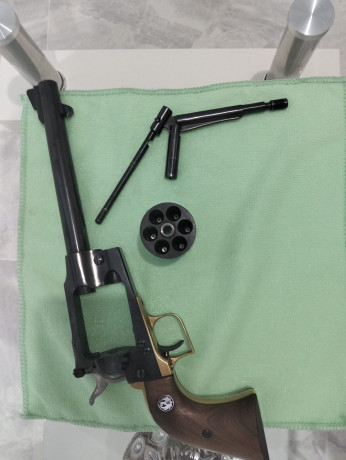 Buenas a tod@s, por petición de mi hermano pongo ala venta un revolver ruger del calibre 44 , el revolver 01