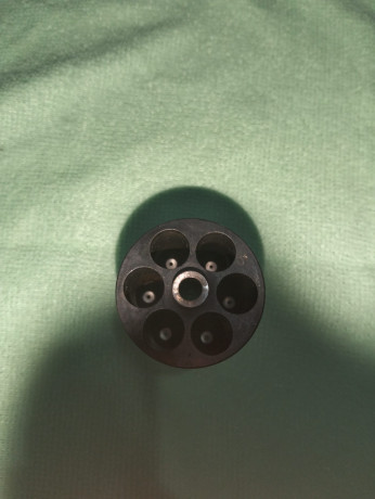 Buenas a tod@s, por petición de mi hermano pongo ala venta un revolver ruger del calibre 44 , el revolver 12