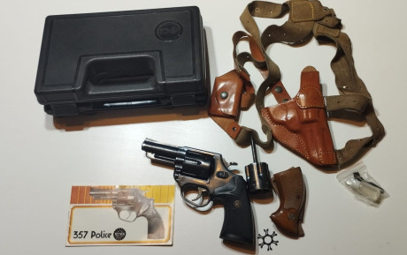 Anuncio el revólver de un compañero. Guiado en A. Tambor en 9mm además del de calibre 357. Viene con dos 01