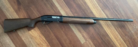 Se vende escopeta como nueva. Tres choques interiores y llave. Entrega en mano regalo unos 250 cartuchos 02