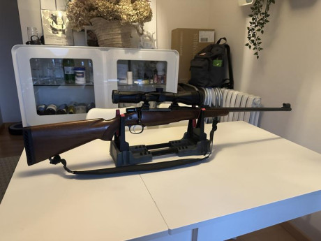 ES CZ 550 con alzas de 100m/200m/300m.
Visor y correa incluida.
Visor con retícula iluminada marca dall’s 02