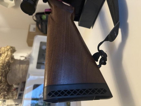 ES CZ 550 con alzas de 100m/200m/300m.
Visor y correa incluida.
Visor con retícula iluminada marca dall’s 00