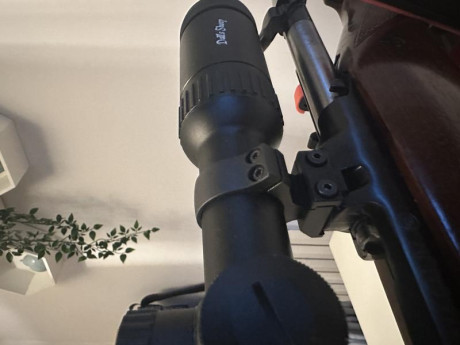 ES CZ 550 con alzas de 100m/200m/300m.
Visor y correa incluida.
Visor con retícula iluminada marca dall’s 10