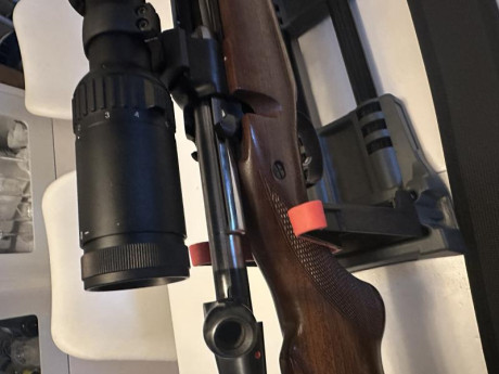 ES CZ 550 con alzas de 100m/200m/300m.
Visor y correa incluida.
Visor con retícula iluminada marca dall’s 31