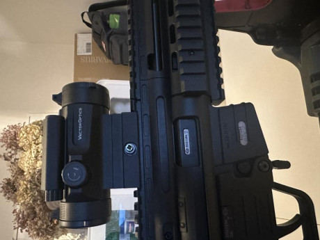 Doy cargador de 22 balas con punto rojo !!
Semiautomático, buena presion, ligero y rápido !
Calibre 22Lr.

Peso: 11