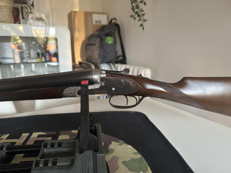 Calibre 12 , 3 y 1 estrellas fijas !!
Expulsora !
En perfecto estado , 71cm.
Doble gatillo 1200bar.

Hermanos 00
