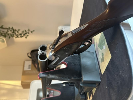 Calibre 12 , 3 y 1 estrellas fijas !!
Expulsora !
En perfecto estado , 71cm.
Doble gatillo 1200bar.

Hermanos 10