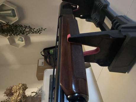 Con choques intercambiables.
Escopeta increíble , robusta .
Cañón de 71cm.
Calibre 12.

500eu

Hablarme 20