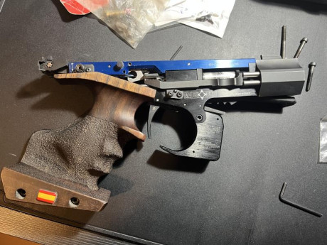 Vendo Match guns MG2E. Perfecto estado. Muy precisa. Piezas de repuesto. Maletín original. Instrucciones 02