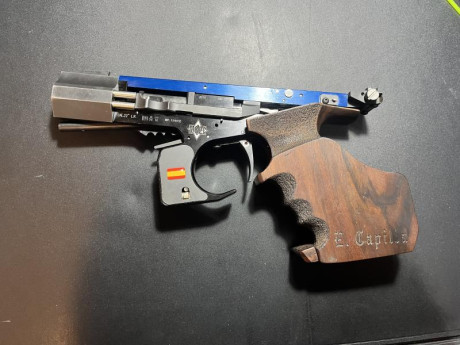 Vendo Match guns MG2E. Perfecto estado. Muy precisa. Piezas de repuesto. Maletín original. Instrucciones 01