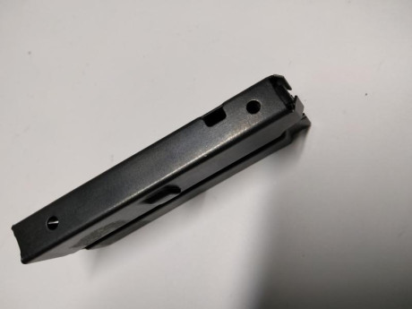 Hola vendo cargadores de la carabina de supervivencia AR7 del calibre 22 LR 

los cargadores son de 8 20