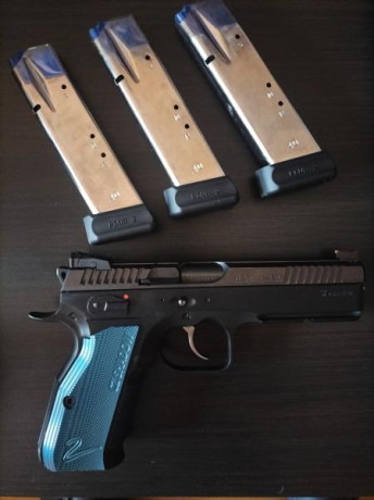 Vendo Pistola CZ SHADOW II 9mmPb,impecable con tres cargadores de 19, funda Ipsc DOBLE A X, con su caja 00