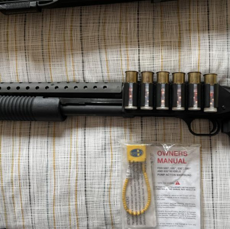 Mossberg corredera 590A1. Calibre 12/76.
Cañón 20" pesado. Acabado parkerizado. Porta bayoneta. Heat 01