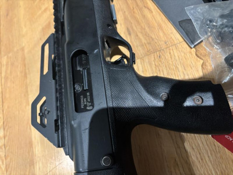 En venta Hi Point 9mm, poco usada, con un cargador, tiene el botón de la retenida del cargador roto, habría 00