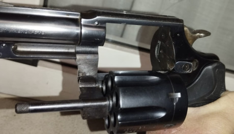 Anuncio el revólver de un compañero. Guiado en A. Tambor en 9mm además del de calibre 357. Viene con dos 40