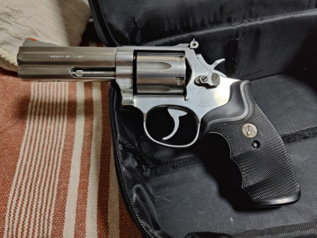 Buenas. Tal y como  he dicho en el enunciado.
Vendo Revolver S&W 686 muy bien conservado y en perfecto 02