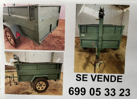 Robusto remolque en perfecto estado de conservación.Con papeles,trócola para subir objetos sin esfuerzo.Eje 02