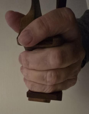 Voy a comprar una Pardini SP .22 y puedo optar por distintos tamaños de empuñadura. Mi mano tiene la palma 61